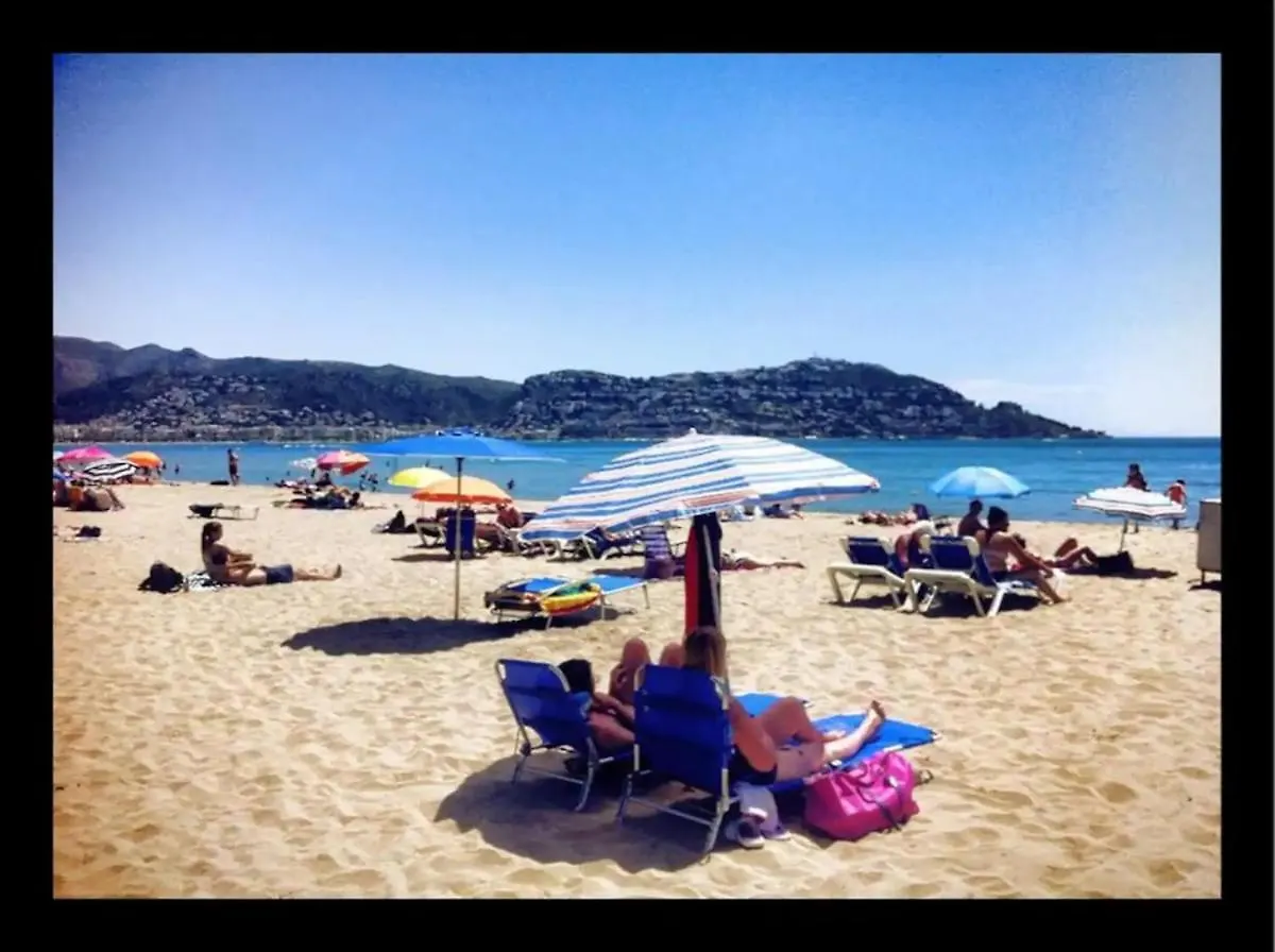 Apartment Centre De Roses 500 M De La Plage Appartement 6 Personnes Rav Spain
