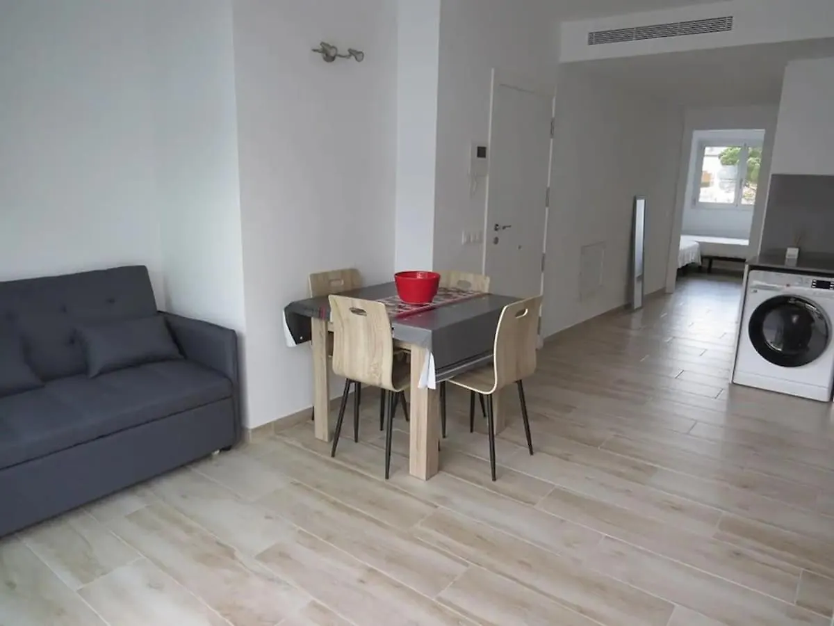 Apartment Centre De Roses 500 M De La Plage Appartement 6 Personnes Rav