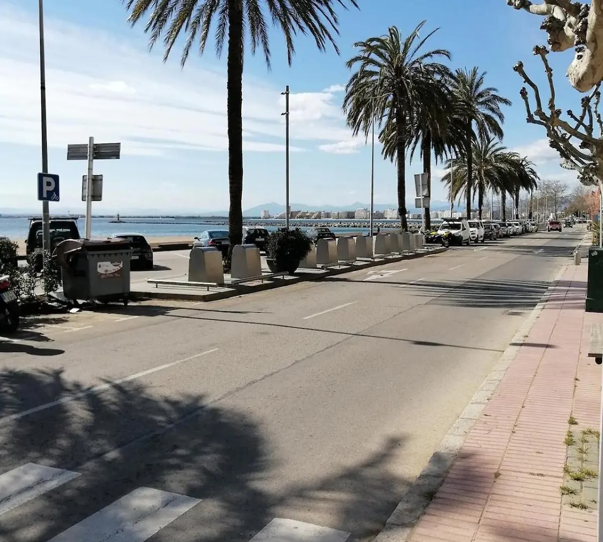 Apartment Centre De Roses 500 M De La Plage Appartement 6 Personnes Rav